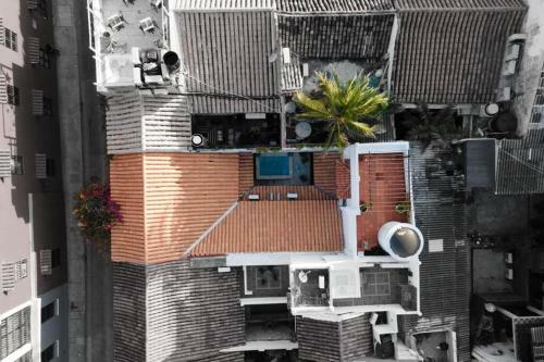Villa Fascinating Casa Trinitarias In Walled City / Pool