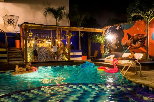 Casa Del Puerto Hostel & Suites
