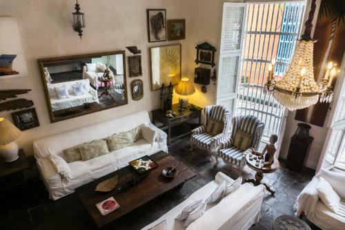 Charming 4br House W/pool In Downtown Near Beaches & Churches