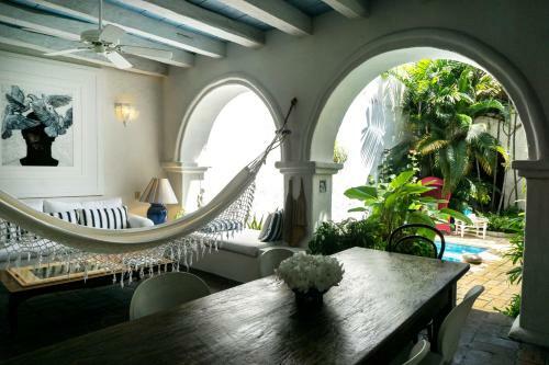Charming 4br House W/pool In Downtown Near Beaches & Churches