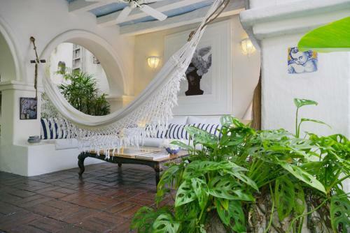 Charming 4br House W/pool In Downtown Near Beaches & Churches
