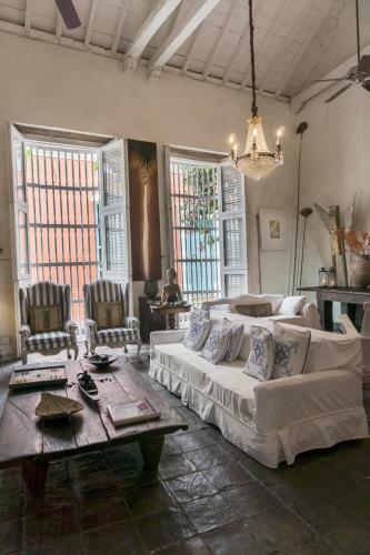 Charming 4br House W/pool In Downtown Near Beaches & Churches