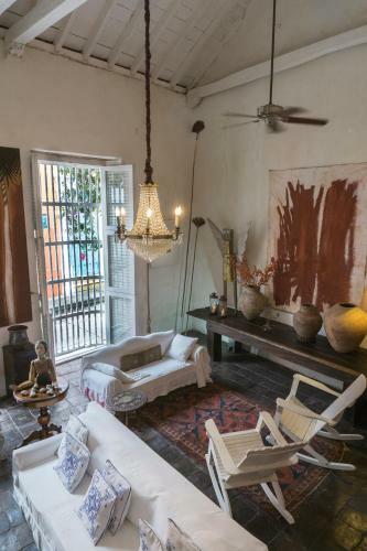 Charming 4br House W/pool In Downtown Near Beaches & Churches
