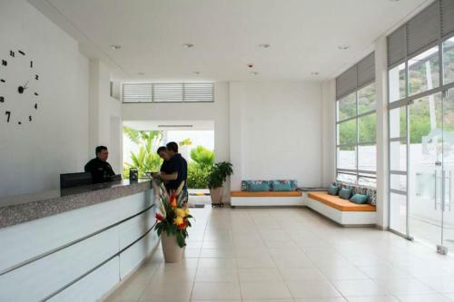 Comfortable Bedroom Apartment With Balcony And Pools