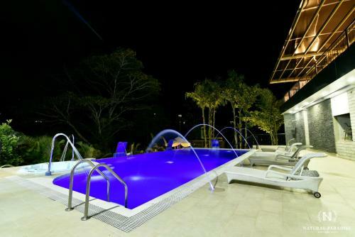 Home Boutique Natural Paradise