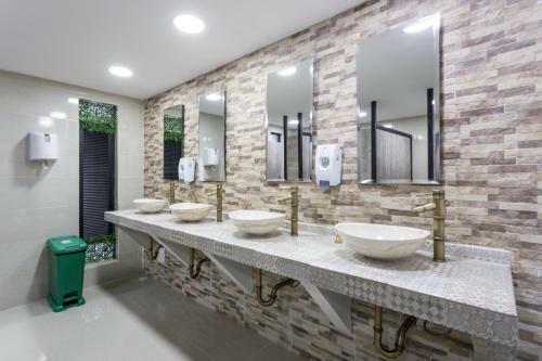 Hostal Parceros Med Hostel