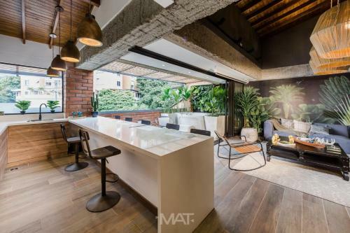 Cozy Apartment In Lleras Park Spring