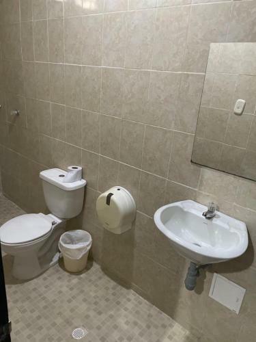 Hotel Laurel Plaza 46