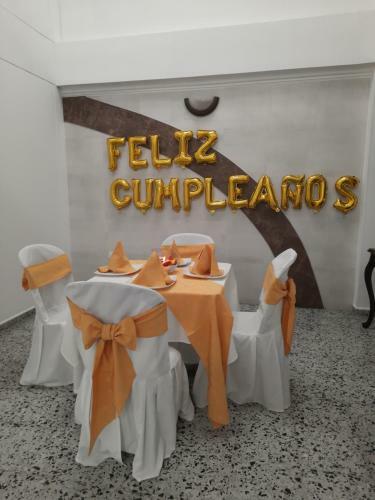 Flor Amarillo Hotel
