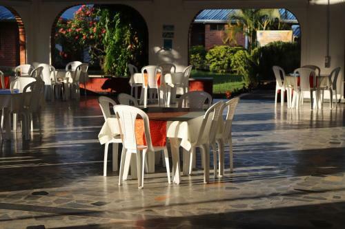 Hotel Club Bella Suiza - Carlos Ossa Escobar