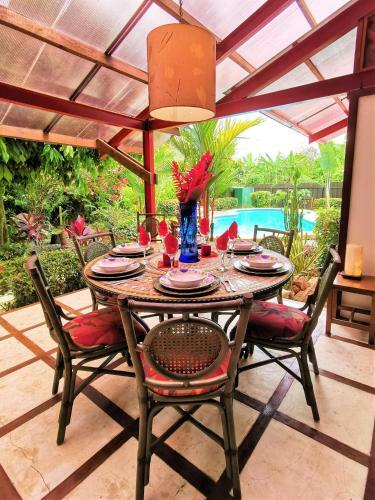La Casa Del Mango, Ocean And Mountain Views & Pool