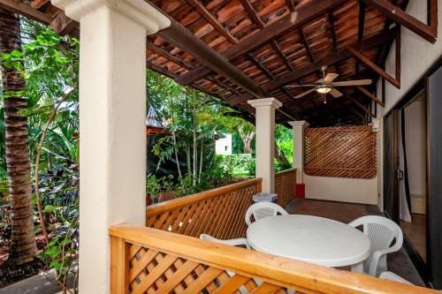 Apartamento Colorful Classy Modern Split Level Unit Near Beach In Coco With Pool