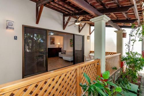 Apartamento Colorful Classy Modern Split Level Unit Near Beach In Coco With Pool