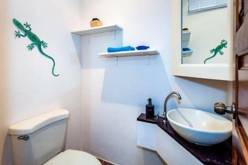 Apartamento Colorful Classy Modern Split Level Unit Near Beach In Coco With Pool