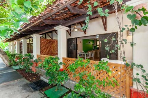 Apartamento Colorful Classy Modern Split Level Unit Near Beach In Coco With Pool