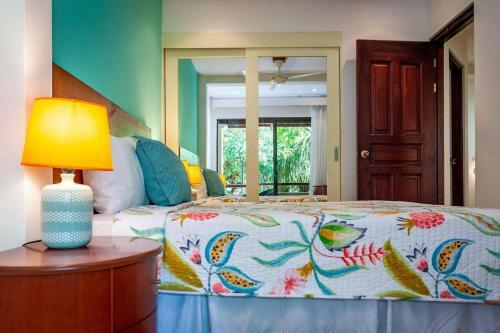 Apartamento Colorful Classy Modern Split Level Unit Near Beach In Coco With Pool