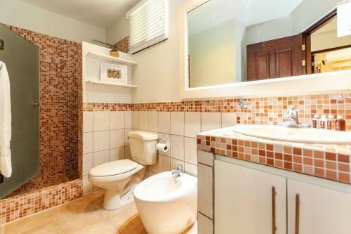 Apartamento Colorful Classy Modern Split Level Unit Near Beach In Coco With Pool