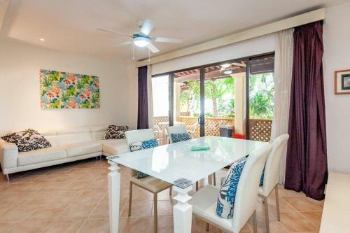 Apartamento Colorful Classy Modern Split Level Unit Near Beach In Coco With Pool