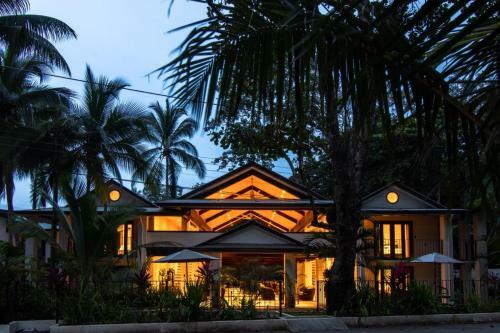 Posada Beachfront King Room At Hona Beach Hotel
