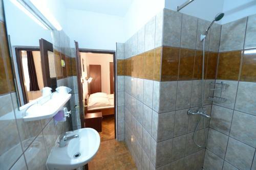 Hostal Pensiunea Podul Minciunilor