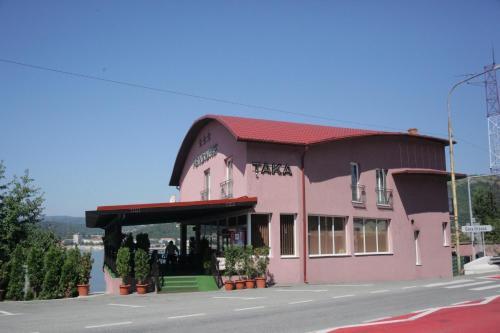Hostal Pensiunea Taka