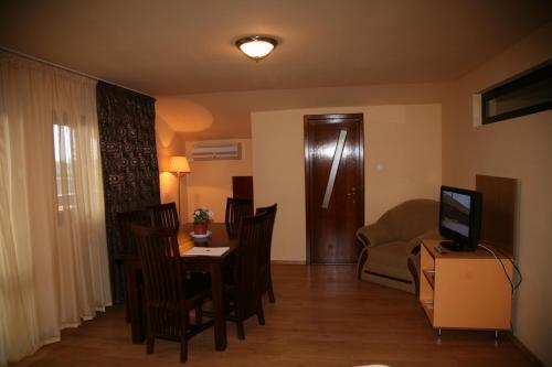 Hostal Vila Delta Travel - Mila 23
