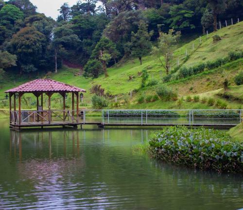Posada Burbi Lake Lodge Monteverde
