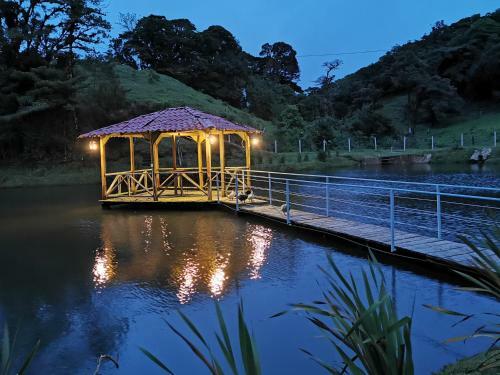 Posada Burbi Lake Lodge Monteverde