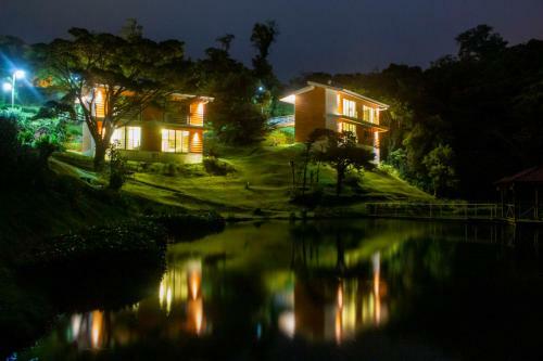 Posada Burbi Lake Lodge Monteverde