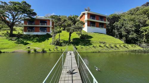 Posada Burbi Lake Lodge Monteverde