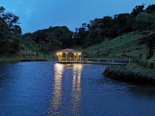 Posada Burbi Lake Lodge Monteverde