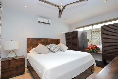 Casa Tres Cocos, Elegant Beachfront Home