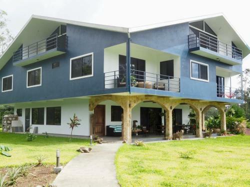 Hostal Blue Jungle Lodge