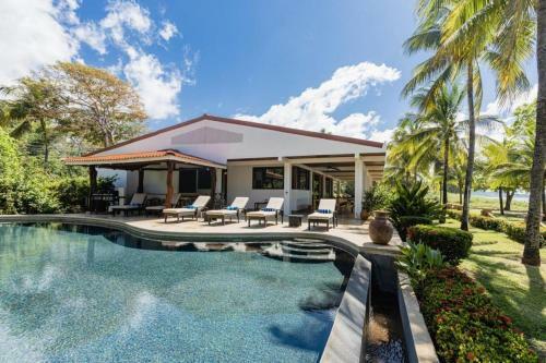 Villa Carmela By The Sea