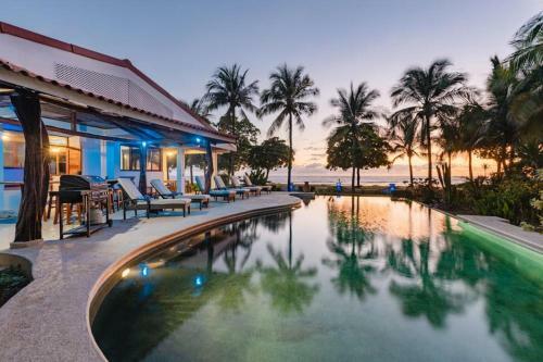 Villa Carmela By The Sea