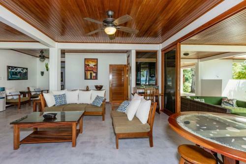 Villa Carmela By The Sea