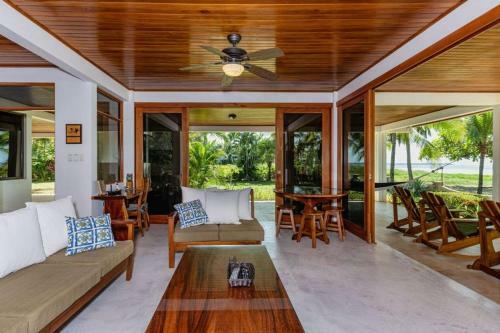 Villa Carmela By The Sea
