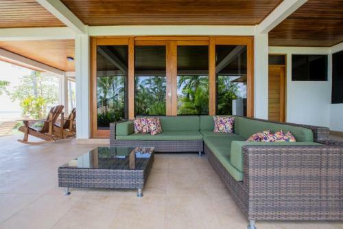 Villa Carmela By The Sea