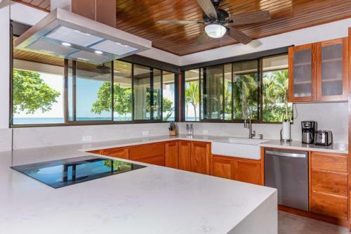 Villa Carmela By The Sea