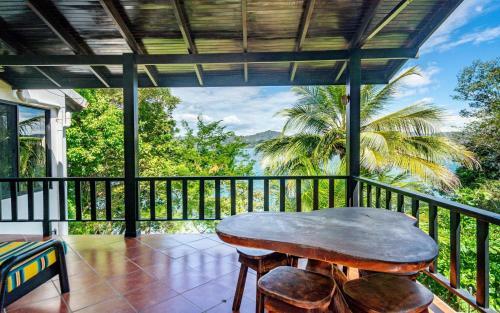 4-bedroom Cliffside Home With Pool On Secluded Beach