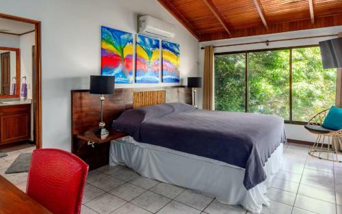 4-bedroom Cliffside Home With Pool On Secluded Beach
