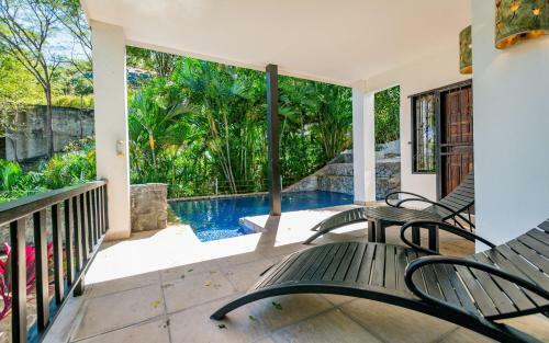 4-bedroom Cliffside Home With Pool On Secluded Beach
