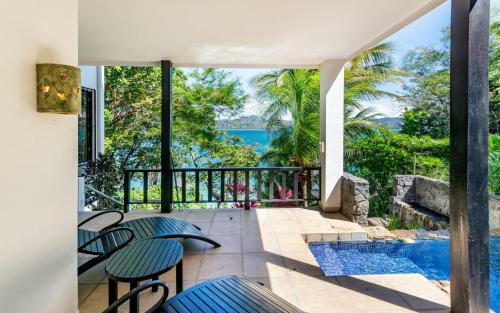 4-bedroom Cliffside Home With Pool On Secluded Beach