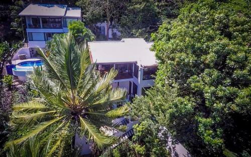 4-bedroom Cliffside Home With Pool On Secluded Beach
