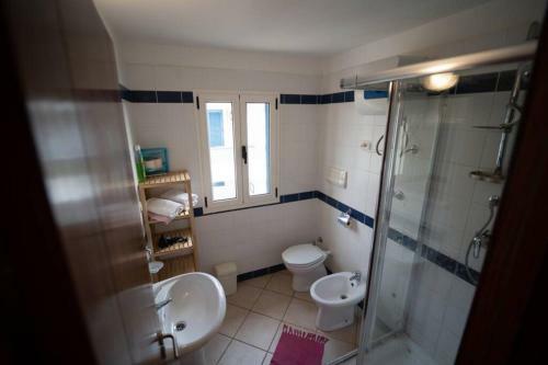 Beautiful Sea View Apartment, Terrace, Pool, Wifi, Aircon