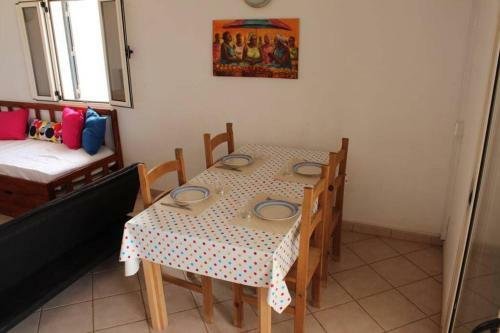 Beautiful Sea View Apartment, Terrace, Pool, Wifi, Aircon
