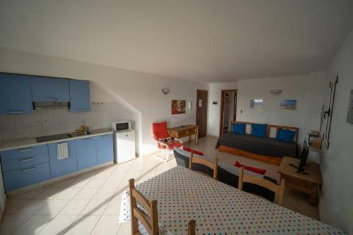 Beautiful Sea View Apartment, Terrace, Pool, Wifi, Aircon