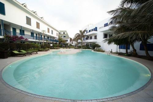 Beautiful Sea View Apartment, Terrace, Pool, Wifi, Aircon