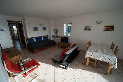 Beautiful Sea View Apartment, Terrace, Pool, Wifi, Aircon