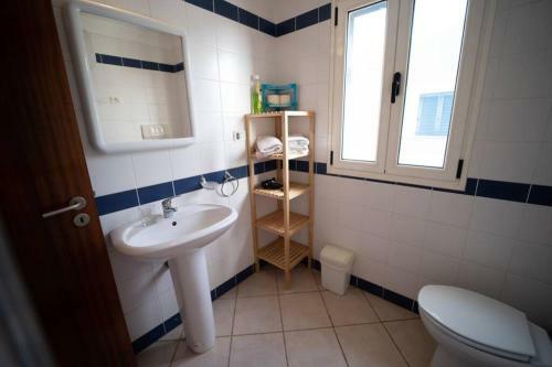 Beautiful Sea View Apartment, Terrace, Pool, Wifi, Aircon